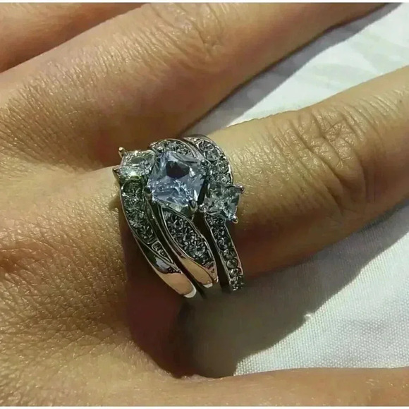 Elegant Three-Stone Ring Set Size 5 - Picture 2 of 3